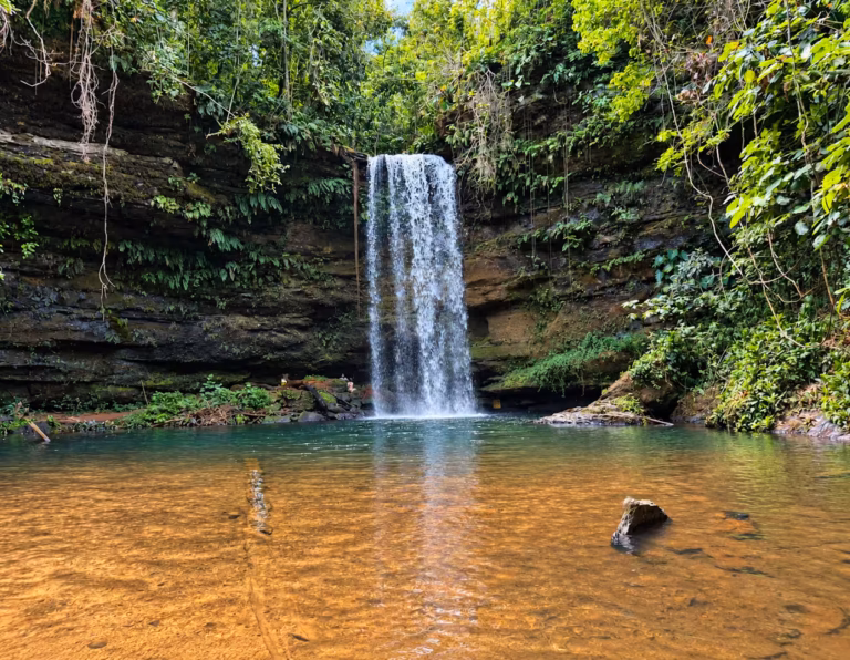 Vista da Cachoeira do Evilson na região do Taquaruçu l Jalapão 4x4 Turismo e Aventura