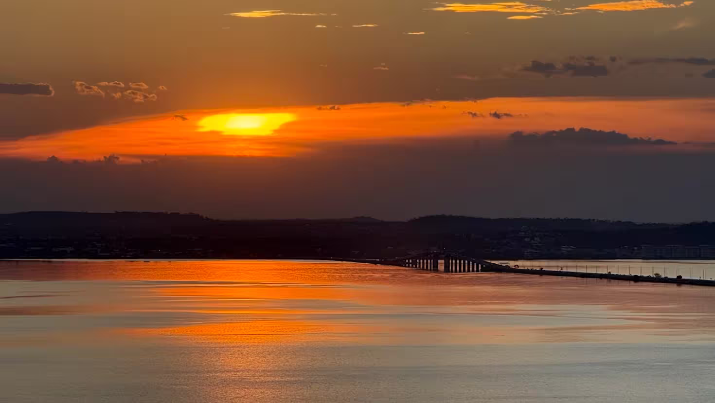 Vista do Por do Sol da Praia da Graciosa em Palmas Tocantins l Jalapão 4x4 Turismo e Aventura